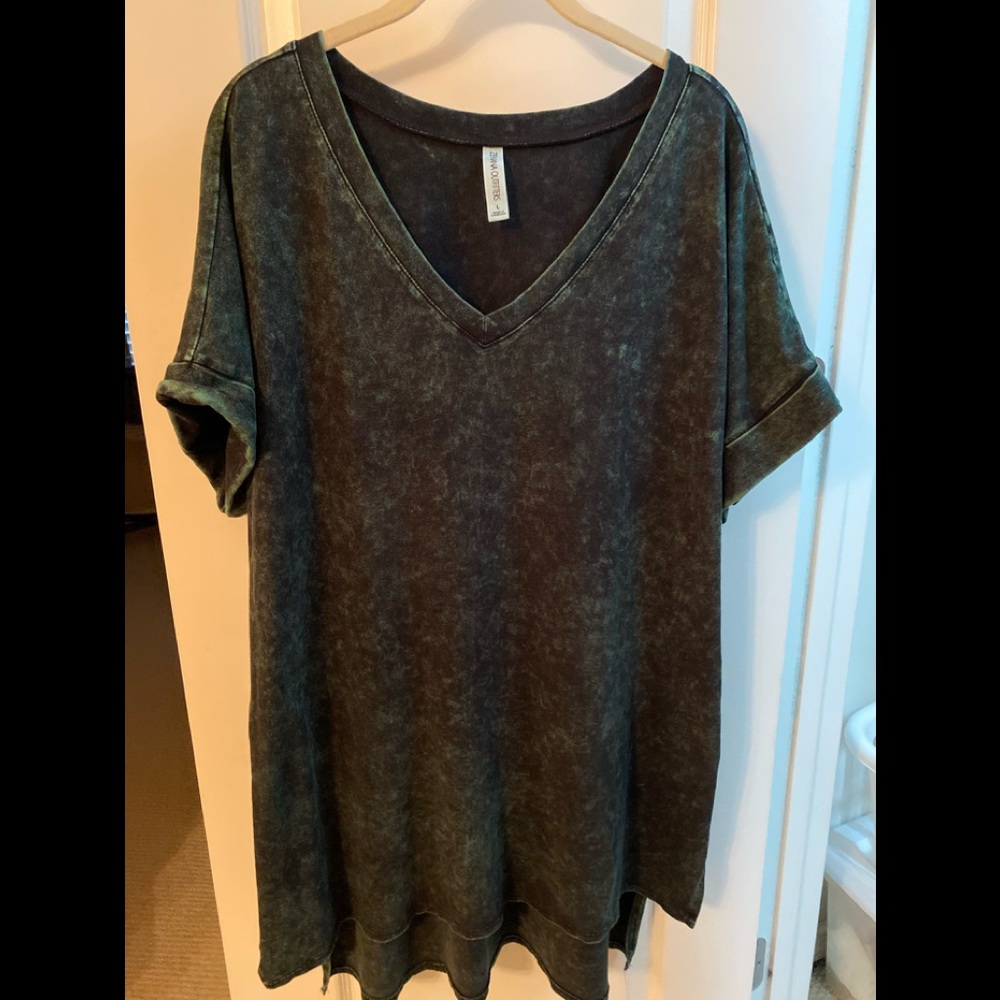 Short Sleeved V-neck Mineral Wash Top (Large)